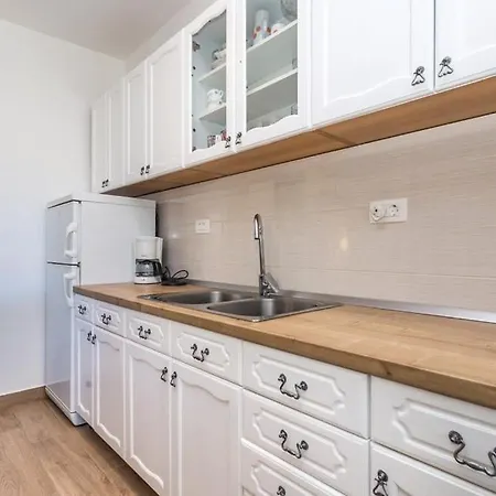 Paulin Pag Apartment