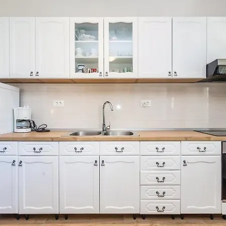 Paulin Pag Apartment